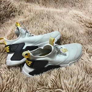 Nike White and Yellow Sneakers
